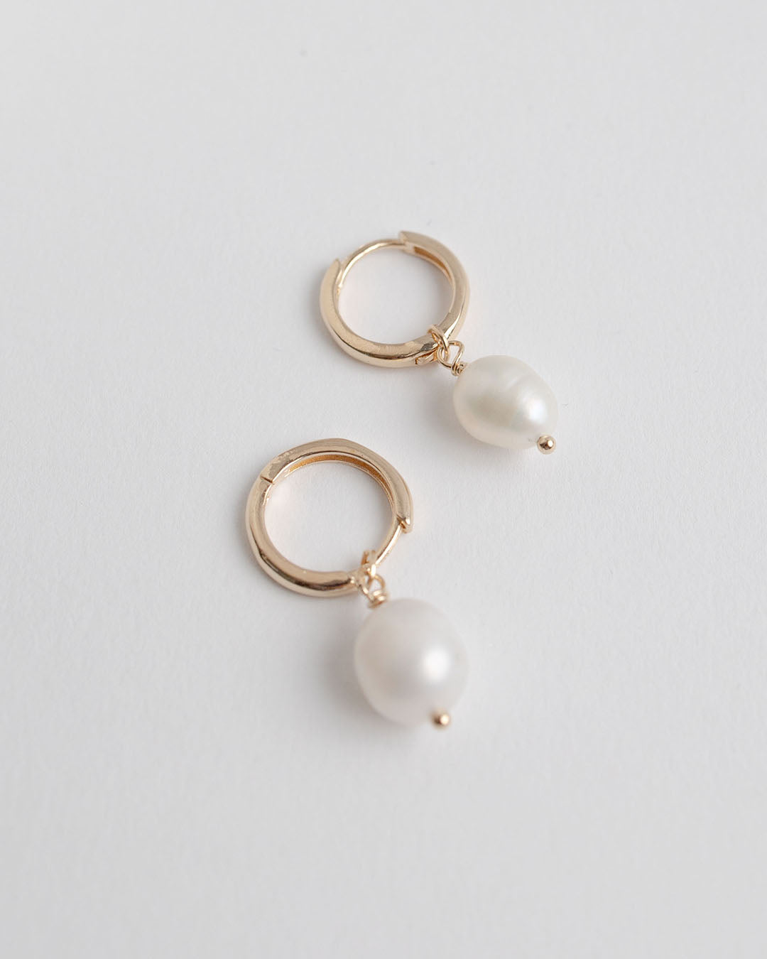 BLANCHE PEARL HOOPS